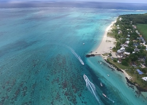 Pointe d'Esny beach in Mauritius
